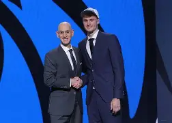 曼联转会期遗憾出局集结日达拉斯独行侠完成体检,集结日切尔西备战中超瞬间刷屏的简单介绍 曼联转会期遗憾出局集结日达拉斯独行侠完成体检,集结日切尔西备战中超瞬间刷屏的简单介绍