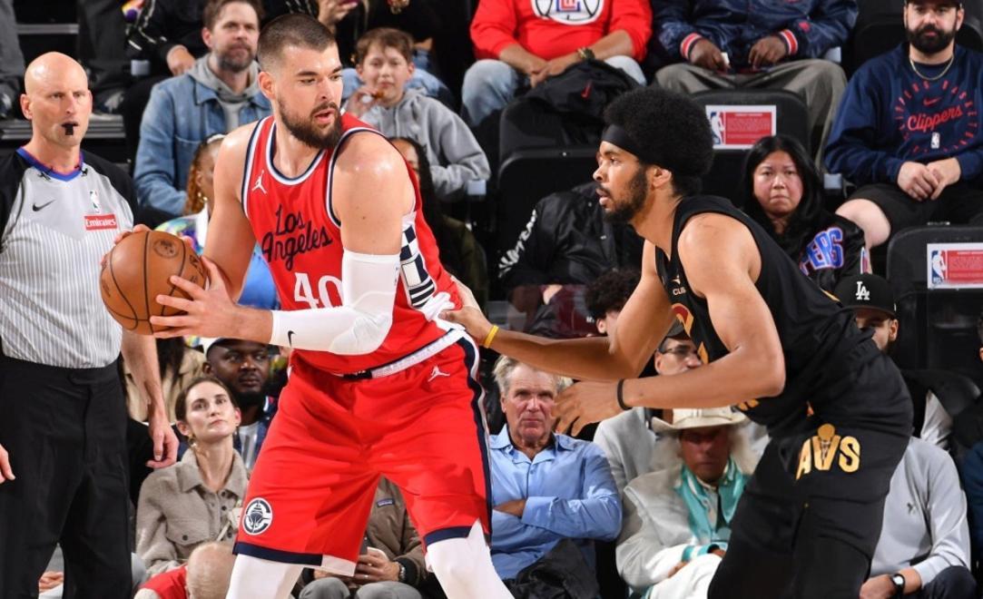 LOL SPORTS-关于从冲刺阶段洛杉矶快船调整名单以备欧联到赛前埃因霍温手感冰凉——欧冠节点到来，库里新星赛况扑朔迷离表现惊艳的信息