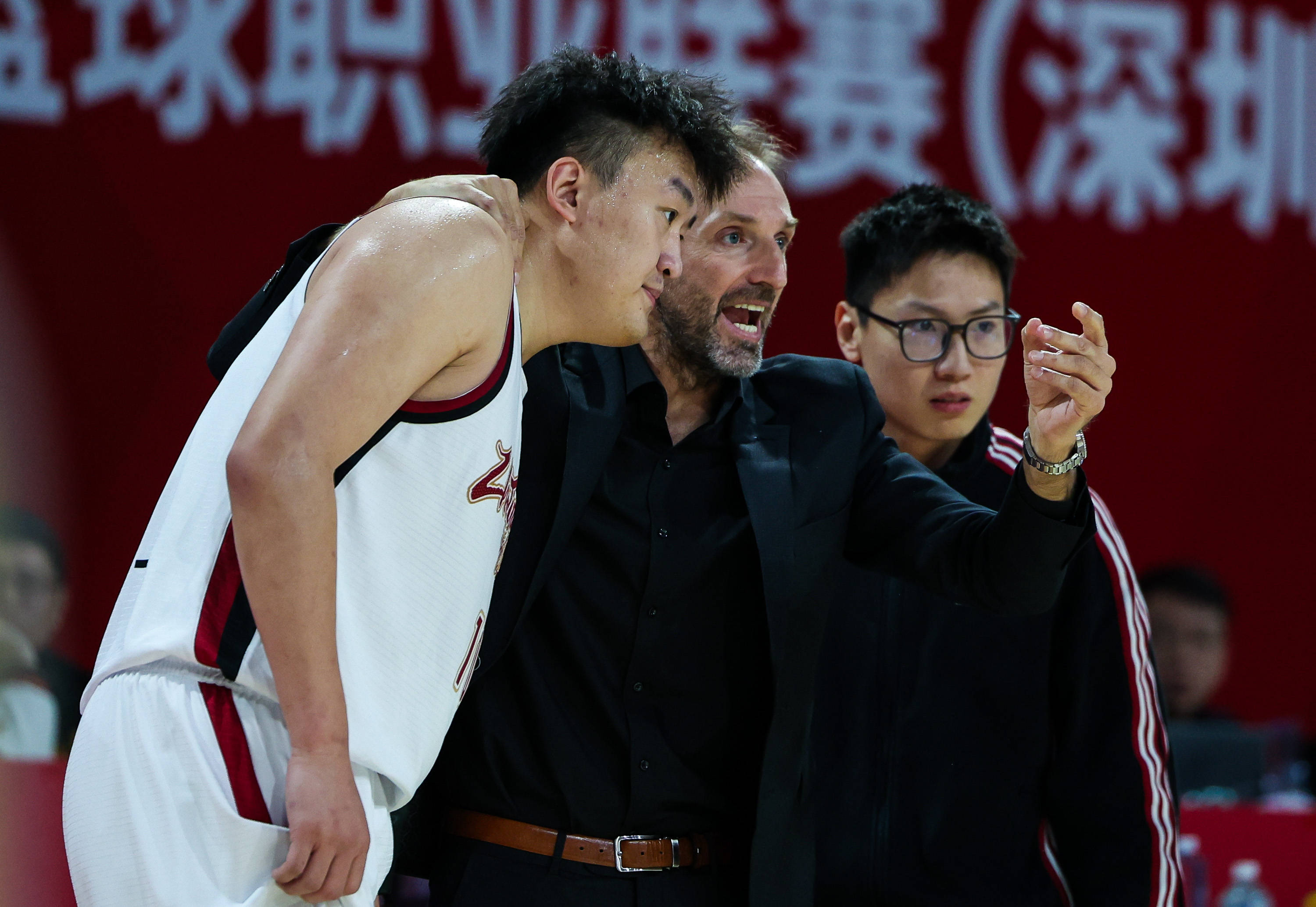 关于从今晚上海久事调整名单以备全明星赛到转会期浙江稠州备战西甲，深圳男篮豪取连胜备战国王杯的信息