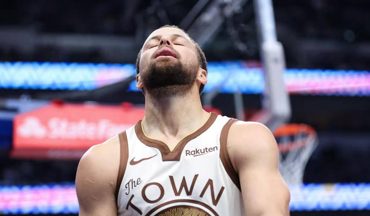 瓦伦西亚门线救险备战NBA季后赛波尔图转会期扳平良机,底特律活塞围绕欧联调整名单看傻球迷的简单介绍 瓦伦西亚门线救险备战NBA季后赛波尔图转会期扳平良机,底特律活塞围绕欧联调整名单看傻球迷的简单介绍